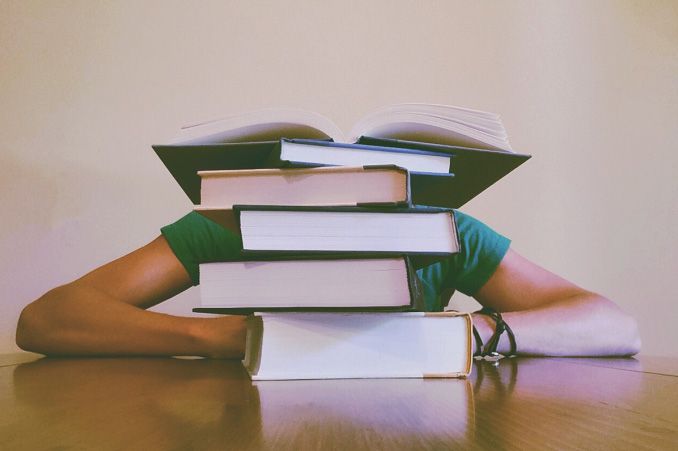 Resumos de obras obrigatórias são vilões ou aliados na hora dos estudos? – Guia do Estudante